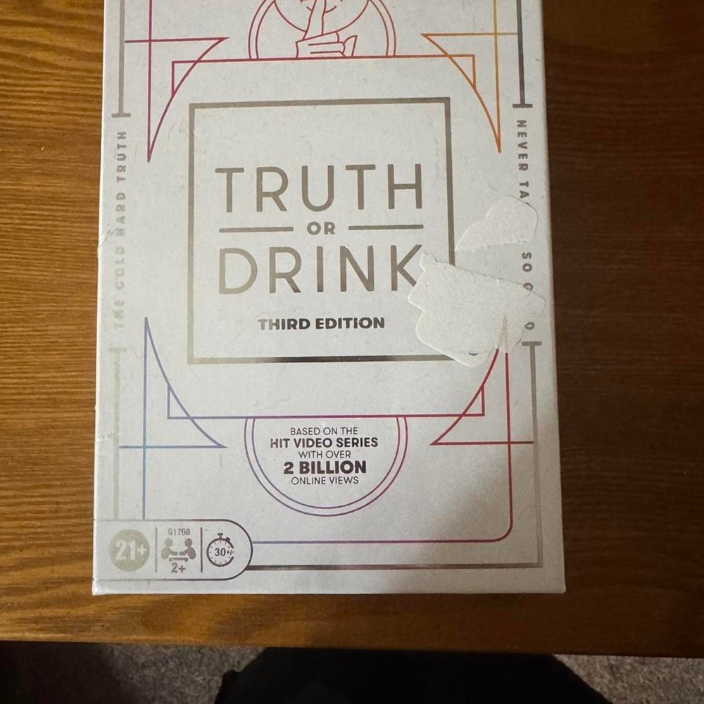 Hasbro Adult White Truth or Drink Third Edition Card Game G1768 OS NEW